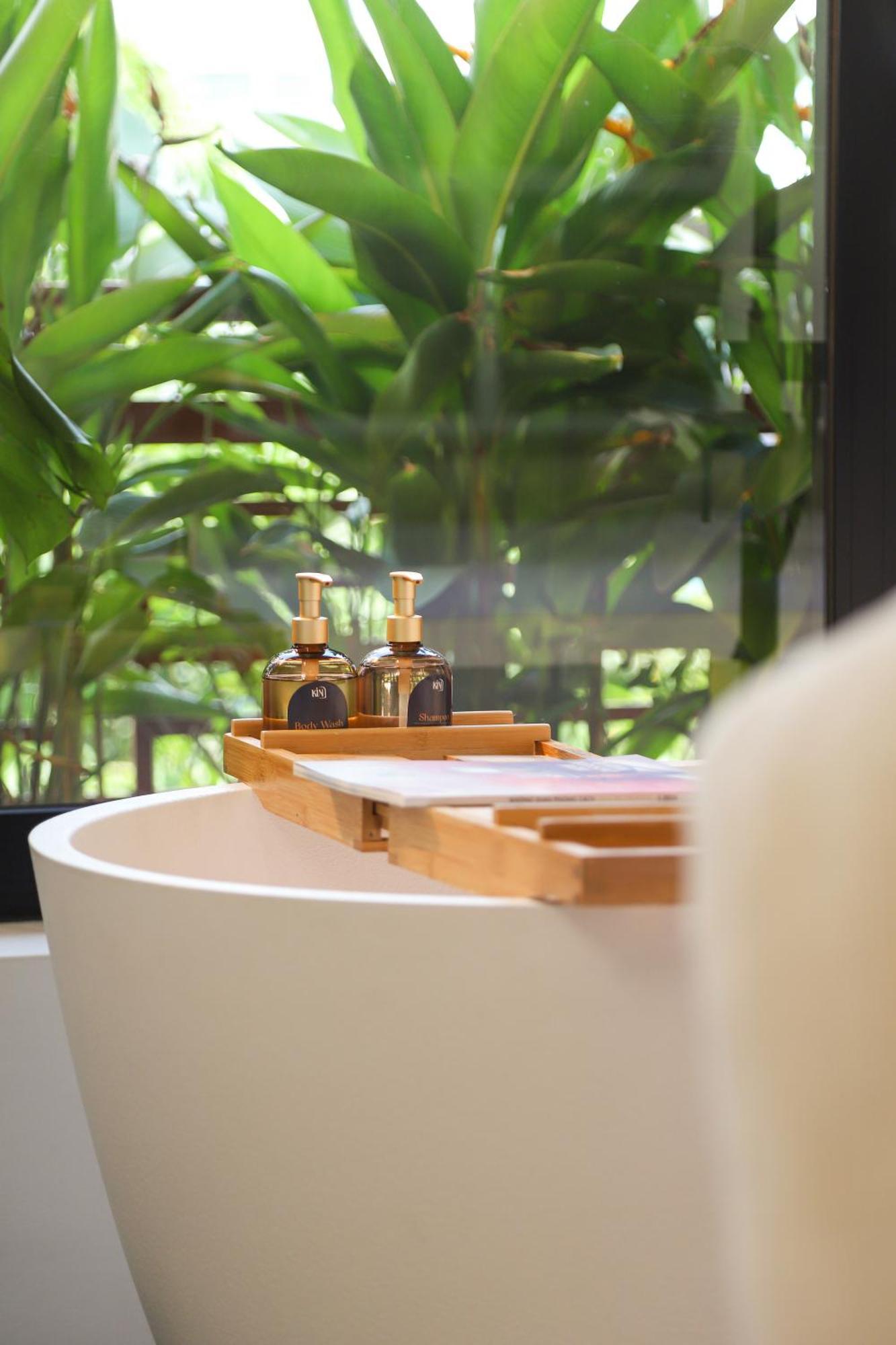 Khách sạn hẻo lánh Kin Wander Tan Phong